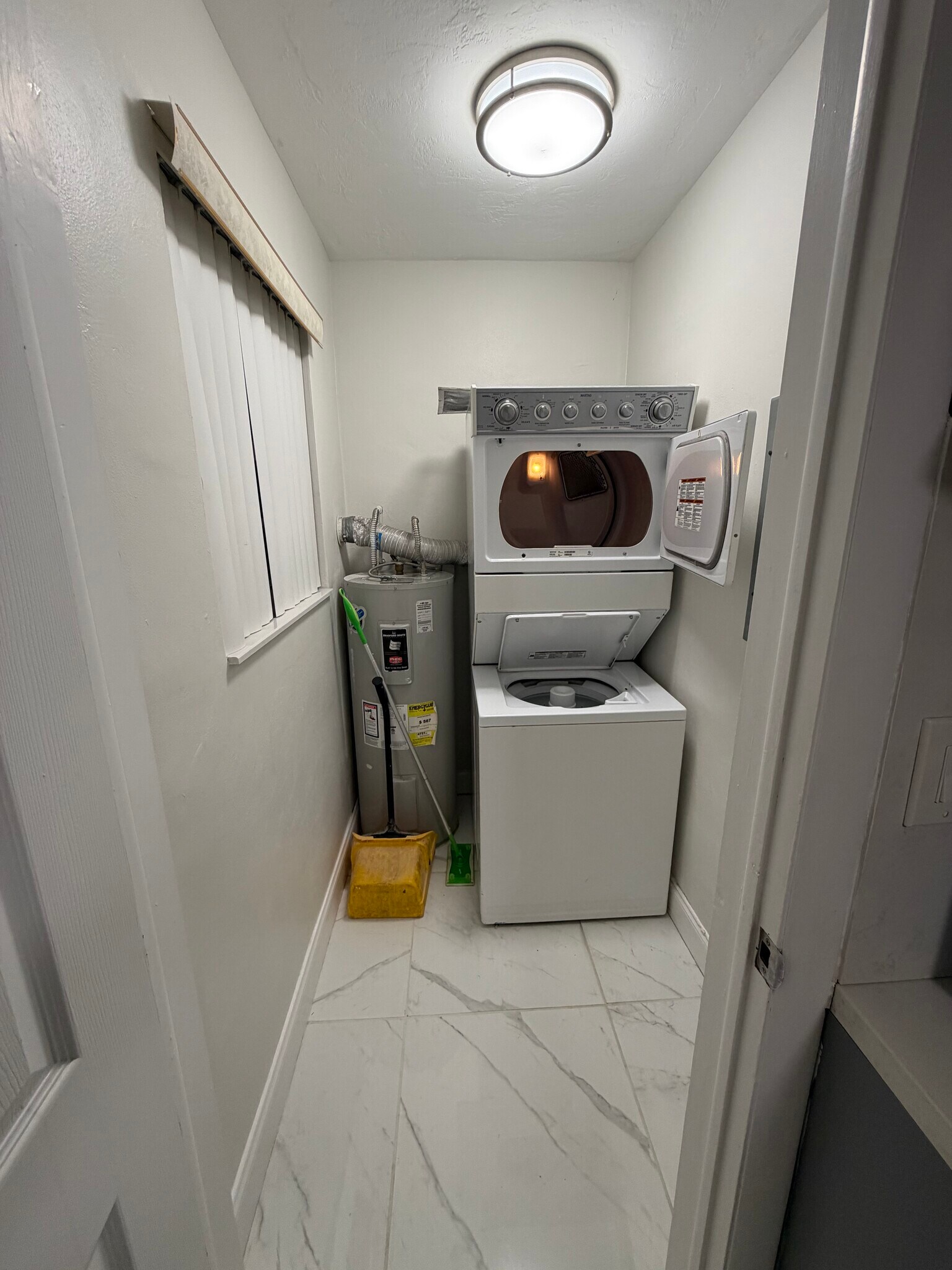 Building Photo - 815 SW 5th Ct