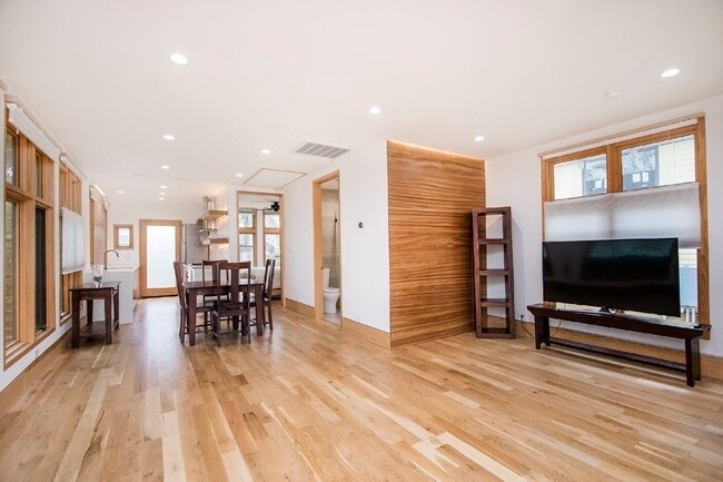 Building Photo - 811 E 23rd St