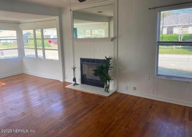 Building Photo - 902 2nd St N