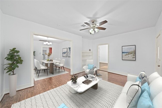 Primary Photo - 2823 Bernardo De Galvez Ave