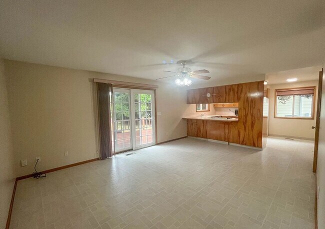 Building Photo - 15560 SE Thorville Ave