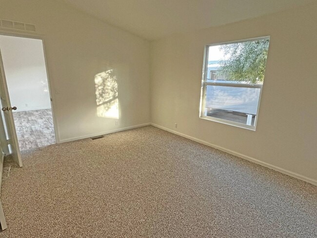 Building Photo - 21100 State St