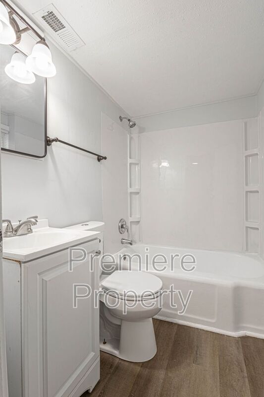 Building Photo - 334 W Sea Ave