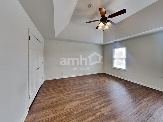 Building Photo - 524 Ryan Ave