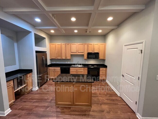 Building Photo - 462 New Bern Station Ct