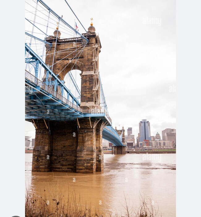 Building Photo - 646 Monmouth St