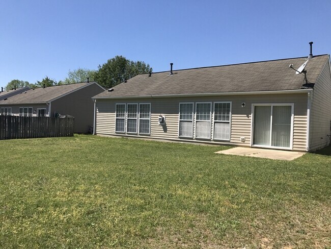 Building Photo - 404 Kinship Ln