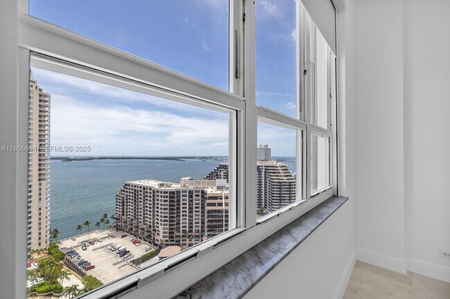 Building Photo - 888 Brickell Key Dr