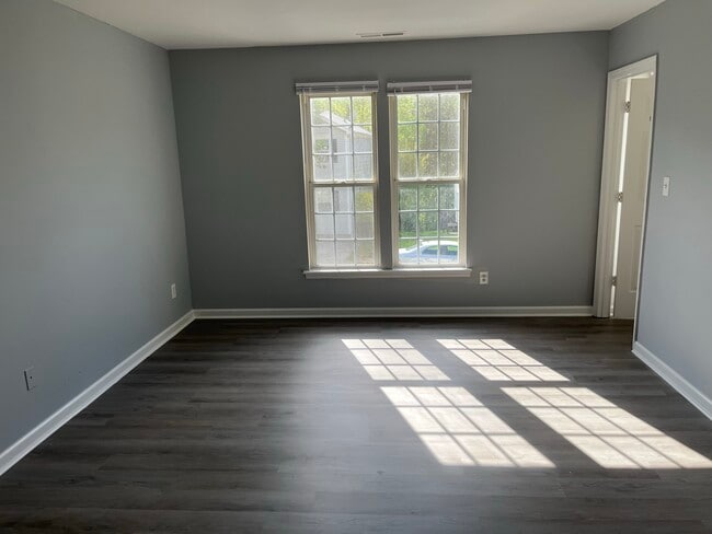 Building Photo - 408 Gladstone Dr