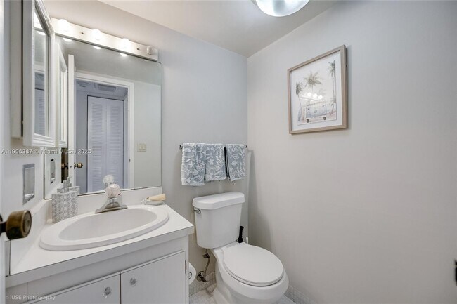 Building Photo - 100 Bayview Dr