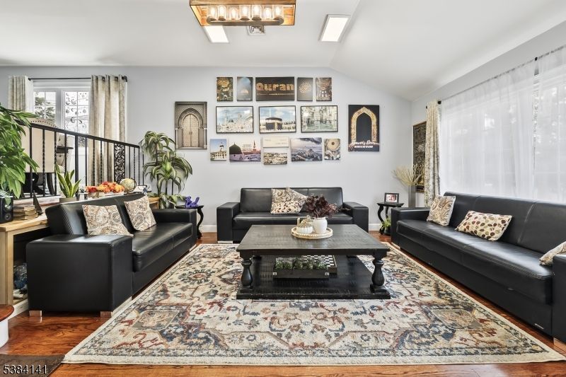 Building Photo - 231 Starmond Ave