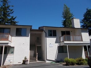 Building Photo - 2BR 1 BA Kirkland Condo! Finn Hill/Juanita Area!