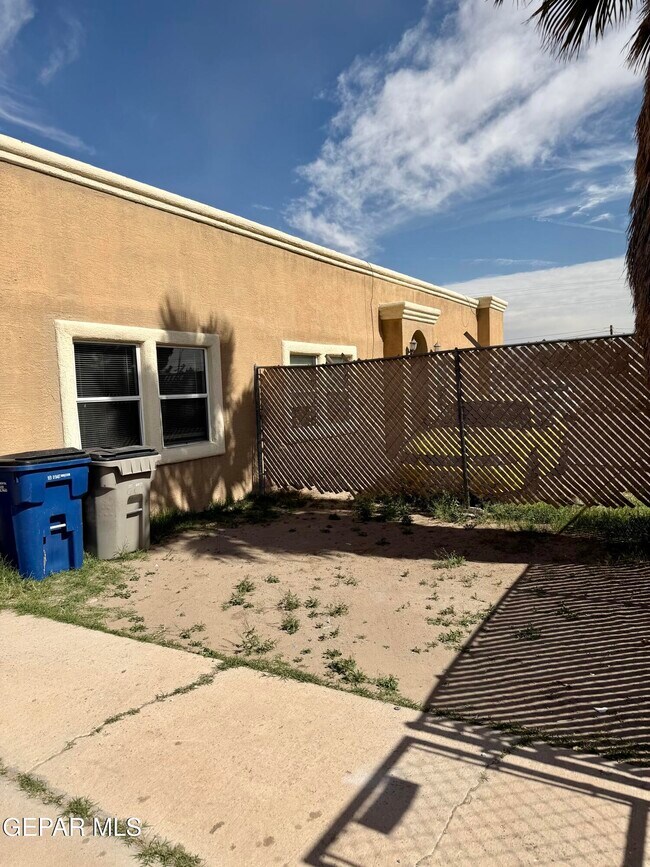 Building Photo - 601 Lomaland Dr