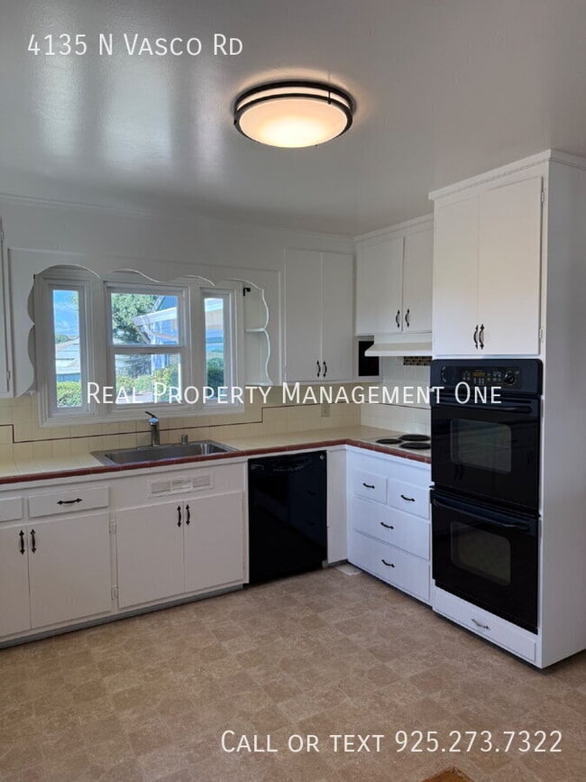 Building Photo - 4135 N Vasco Rd