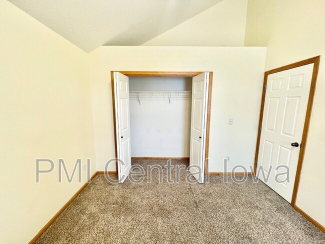 Building Photo - 1262 SE Village View Ln
