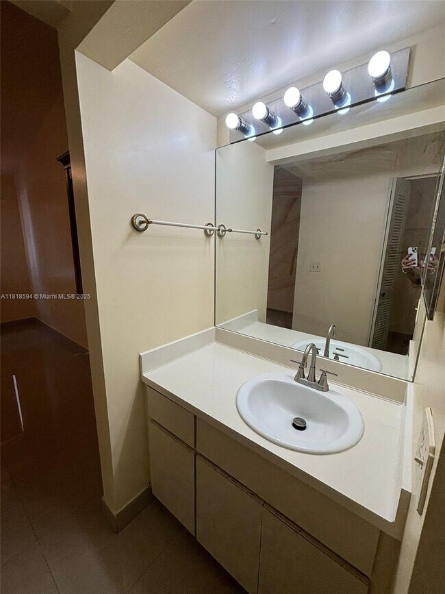 Building Photo - 6427 SW 132nd Ct Cir