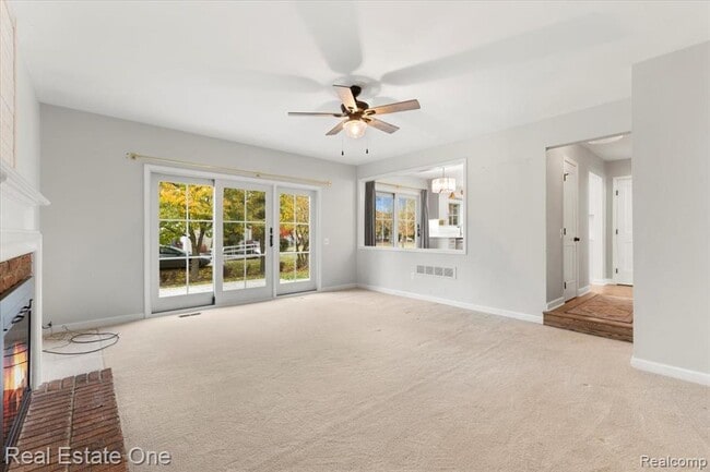 Building Photo - 1568 Grandview Dr