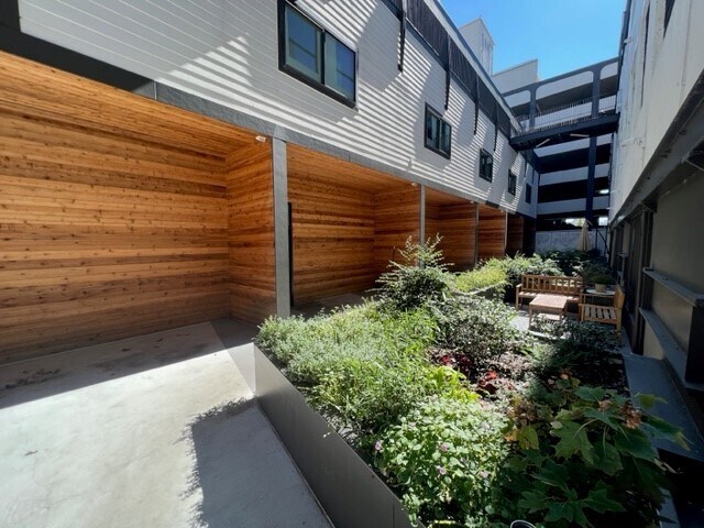 Building Photo - 1801 2nd Ave N