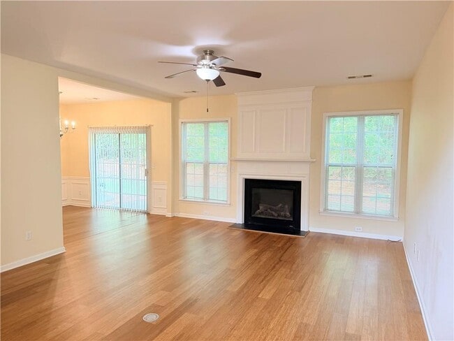 Building Photo - 2380 Fairlie Dr