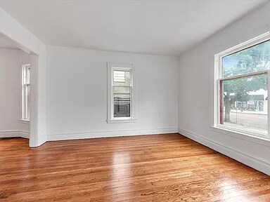 Building Photo - 1560 Wealthy St SE