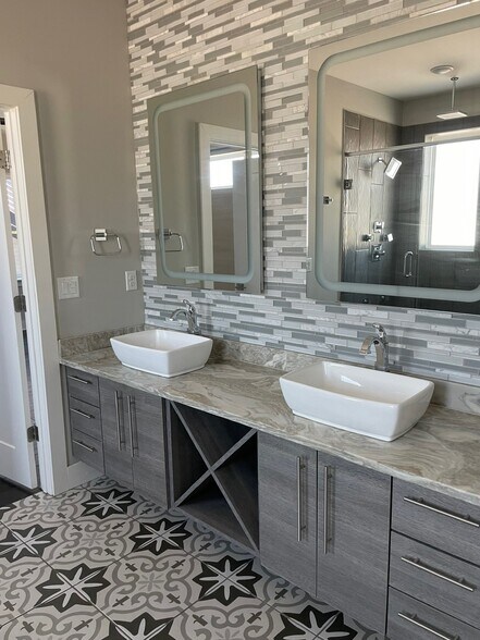 Building Photo - 1 N Desoto Pl