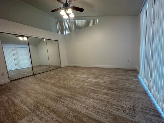 Building Photo - 5365 Eagle Lake Dr