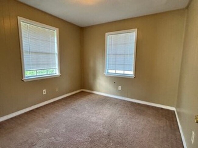 Building Photo - Country living