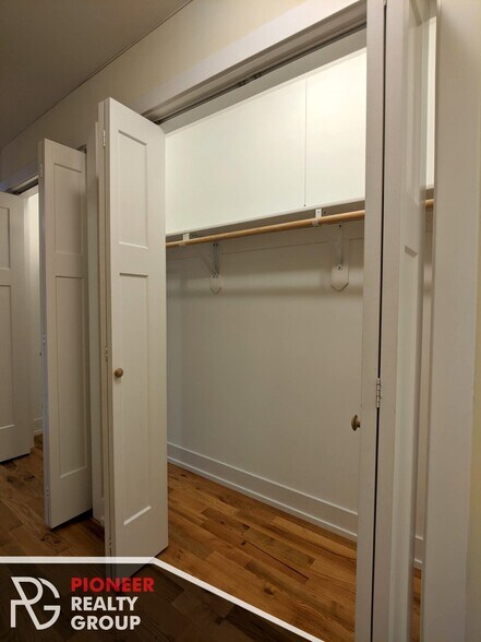 Building Photo - 563 W Arlington Pl