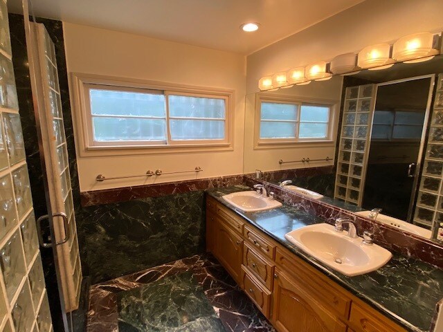 Master bathroom - 4629 Forman Ave