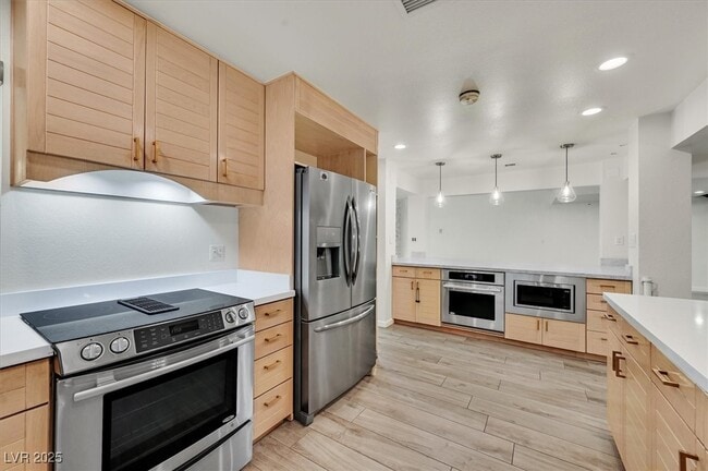 Building Photo - 3328 Plaza Del Paz