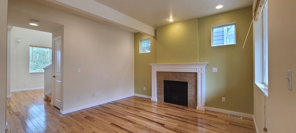 Building Photo - 2567 NE Kensington Ct