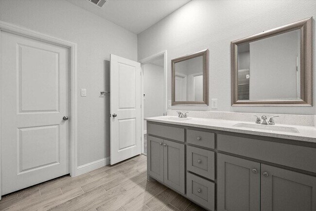 Building Photo - Brand New Arlington Townhome