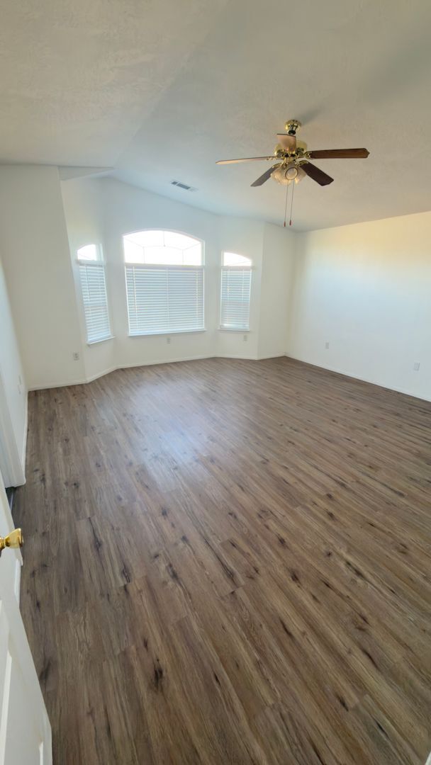 Building Photo - Amazing Hesperia Home