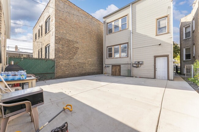 Building Photo - 2419 N Kostner Ave