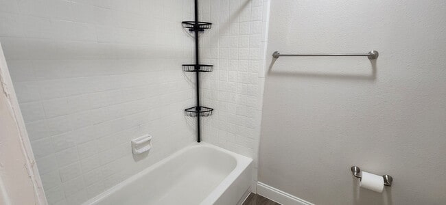 Building Photo - 2-Bed/1-Bath Townhome -Silver Creek Villas- Gated Community