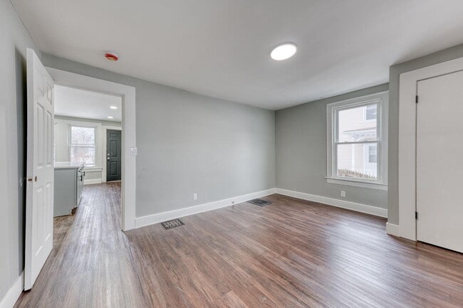 Building Photo - 68 Lewis Ave