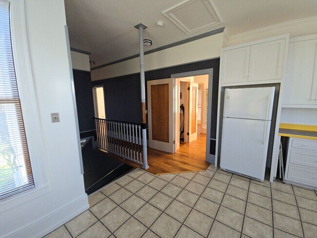 Building Photo - 2754 Van Duzen St