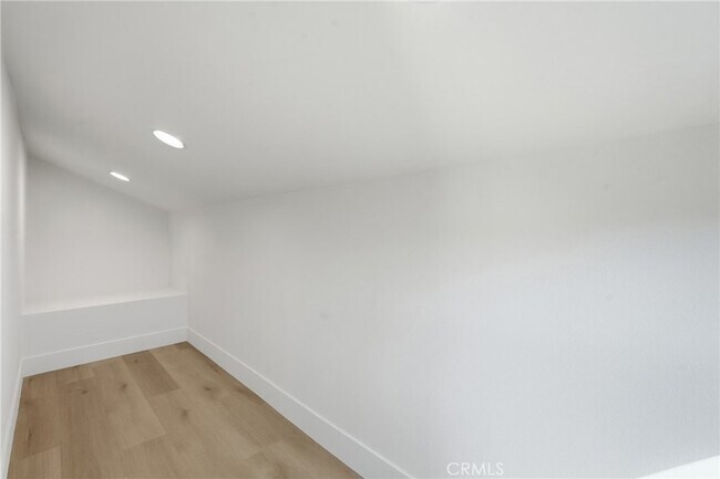 Building Photo - 7 San Vincente