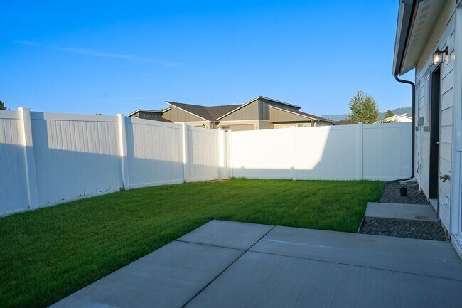 Building Photo - Just Completed  Beautiful Two Bedroom Two ...