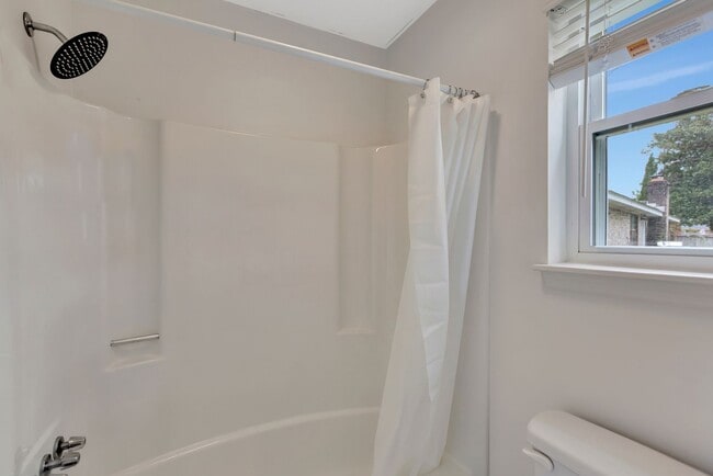 Building Photo - Charming Single-Story Home with Huge Backy...