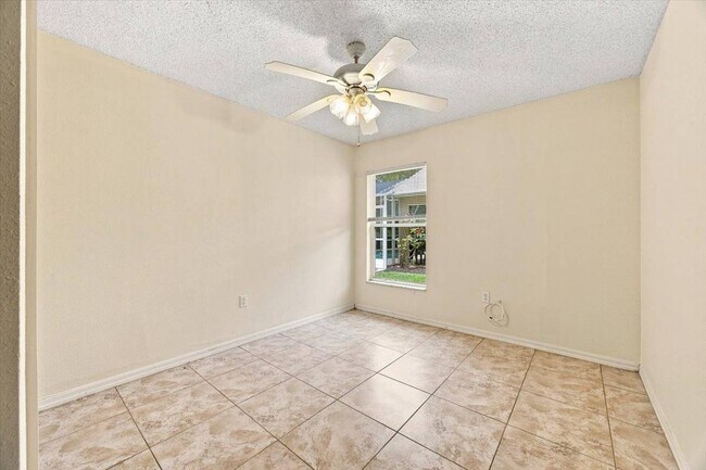 Building Photo - 2393 Paulette Dr