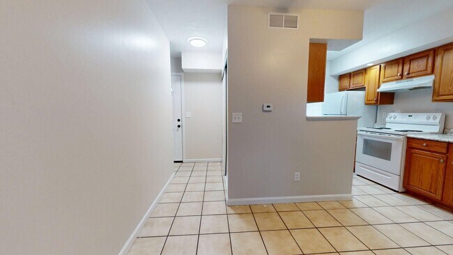 Building Photo - Elyria - updated 3 bed/1 bath townhouses for rent!