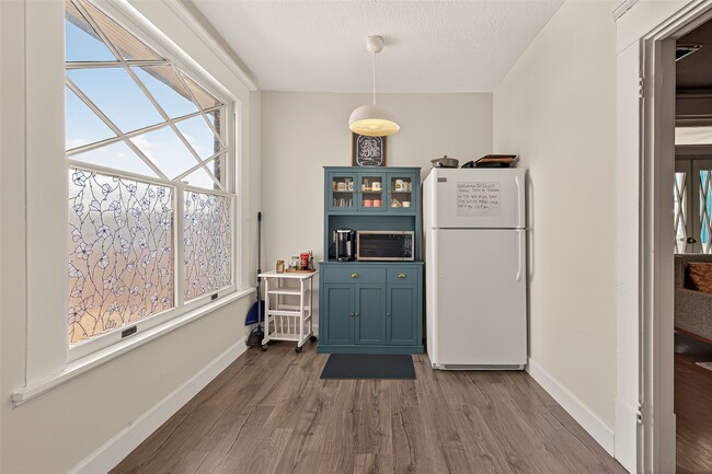 Building Photo - 324 W Alabama St