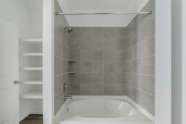 Building Photo - 5619 Simcrest Grove Dr