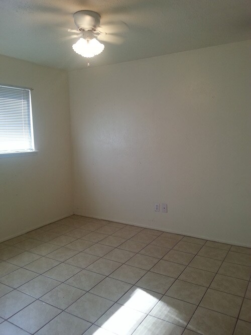 Building Photo - 2330 Saturn Cir