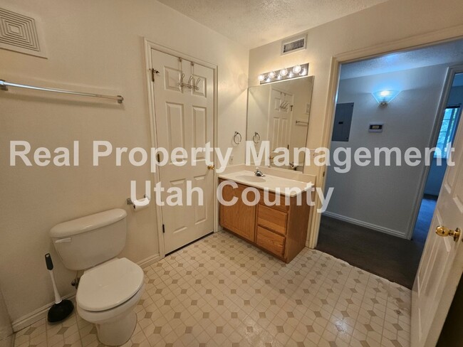 Building Photo - Orem Condo Top Floor Pet Friendly