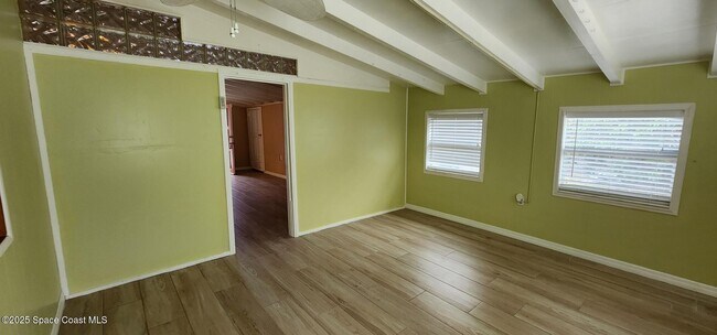 Building Photo - 833 Cronin Ave