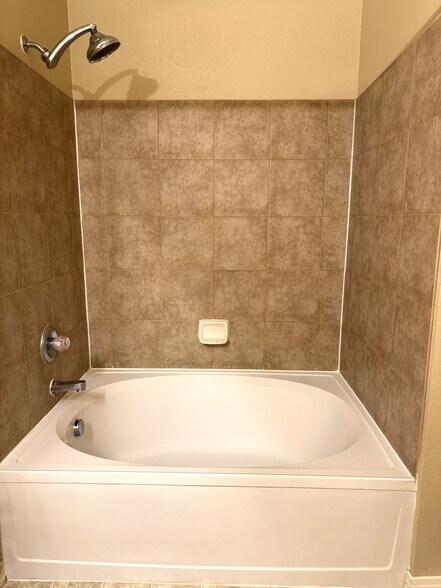 Building Photo - 9558 Pearl Cir