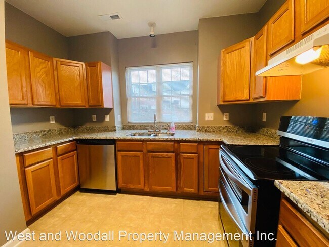 Building Photo - 2 br, 1.5 bath House - 17 Moorefield Court