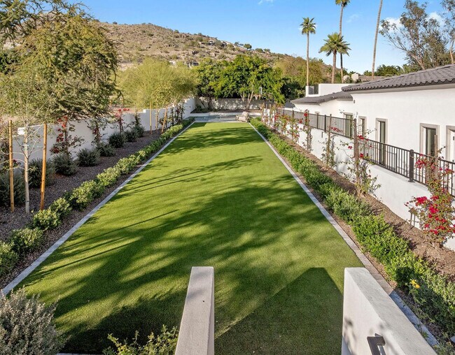 Building Photo - 6500 E Cactus Wren Rd